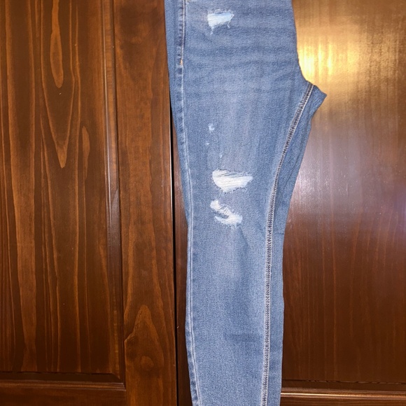 NEW Women’s Old Navy mid-rise rockstar super skinny jeans - Picture 2 of 7